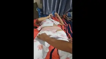 Di Pelorotin Dulu Celananya Biar Mau Ngentot Keras Sampe Basah